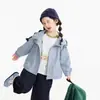Ropa infantil Nuomi Wanzi, chaqueta cortavientos con capucha para niñas, estilo otoño, chaqueta resistente al viento de color liso, top versátil para exteriores