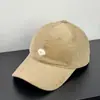 Boné de veludo cotelê com bordado fofo de cordeiro para outono e inverno, para homens e mulheres, boné casual versátil estilo japonês jovem estilo universitário
