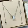 Colar Baojia Cintura Fina Versão Alta V Dourado Novo Modelo Pessoas Vermelhinhas Edição Beneficente Cerâmica Preto e Branco Grande Prata Espessa Banhada 18K Atacado