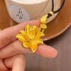 Colgante de loto de dos mundos con arena de oro y alta conservación del color, popular en transmisión en vivo, colgante de loto de cobre chapado en oro para mujer, accesorios de bricolaje al por mayor