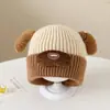 Chapéu de Bebê Primavera e Outono Chapéu de Pelúcia Quente à Prova de Vento para Bebê Novo Estilo 2025 Meninos e Meninas Chapéu de Tricô com Proteção para Orelhas Baotou