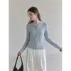 Camiseta de manga larga azul claro con cuello henley para mujer, nuevo estilo de otoño, de alta gama, corte ajustado, top casual