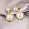 Pendientes de Clip Elegantes y Versátiles para Mujeres Sin Perforaciones, Adecuados para el Viaje Diario, con un Toque de Lujo Ligero de Alta Gama, Diseño Triangular