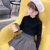 [en stock] Camiseta básica para niña Estilosa Primavera y Otoño Nueva Color sólido Combinable Niños Medianos y Pequeños Encaje Cuello medio alto Cuello alto