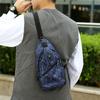 Bolso de Pecho para Hombre Coreano Repelente al Agua Oxford Casual Mochila Pequeña para Exterior USB Hombro Cruzado con Estampado de Logotipo
