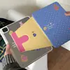 Design de urso com bolinhas azuis, adequado para capas de tablet iPad 10ª/11ª geração, modelos rotativos Mini 7ª/6ª geração e Air 8 com compartimento para caneta