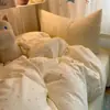 Popular juego de ropa de cama de cuatro piezas, suave y amigable con la piel, lavable a máquina, adecuado para dormitorios individuales de estudiantes, juego de tres piezas, estilo ins simple