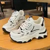 Zapatillas Casuales Versátiles para Mujer 2025 Primavera Nuevo Estilo de Malla Transpirable con Suela Gruesa y Aumento Oculto de Altura para Personas Bajitas