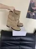 Fivela de cinto trançada estilo coreano Chuyuji botas femininas 2026 outono e inverno novo estilo de feriado botas curtas com saltos grossos botas da moda