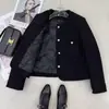 Nueva colección de otoño e invierno: una chaqueta corta acolchada elegante y cálida con un diseño engrosado, que presenta una estética de estilo coreano