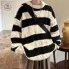Direto do Fabricante - Suéter Pelúcia de Pelo de Veado Outono e Inverno Vintage Listrado Preguiçoso para Homens, Tendência Solto Estilo BF Roupa de Casal