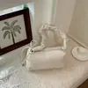 Bolso de Mano Pequeño de Alta Gama Transfronterizo para Mujer, Nuevo Bolso Versátil de Hombro o Axila Primavera 2026, Popular Bolso Tote Cruzado