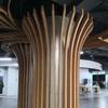 Decoración de tubo cuadrado de aluminio con imitación de veta de madera, columna decorativa con forma de árbol, techo cuadrado de aluminio con forma para centro comercial/restaurante