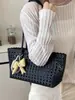 Bolso tipo cesta hueco de gran capacidad, moderno y personalizado transfronterizo, bolso de hombro tipo tote de alto valor, bolso de axila