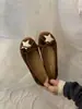 Sapatilhas estilo francês com laço e estrela para mulheres, nova coleção de outono, sapatos baixos versáteis de bico redondo e rasteira com sola macia