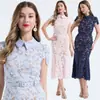 Toma Real de un Vestido de Encaje Muy Adornado con Encaje Floral Hueco Tridimensional y Cuello de Camisa, de Corte Entallado y Diseño de Cola de Pez