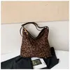 Bolsa Tote Nova de Couro Camurça Outono 2026 Estampa de Leopardo Minimalista Personalizada Bolsa de Ombro Simples da Moda para o Dia a Dia para Mulheres