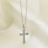 Accesorios de Collar con Colgante de Cruz de Acero de Titanio y Circonita Europeos y Americanos para Mujer, Lujo Ligero, Acero Inoxidable de Alta Gama, Cadena para Clavícula que No se Desvanece