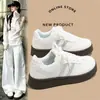 Tênis listrados com bolinhas versáteis para mulheres, novidade outono 2026 estilo campus coreano sola macia confortável casual sapatos de treino alemães