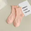 Calcetines con volantes de primavera y verano para mujer, calcetines de encaje JK estilo universitario japonés de moda, calcetines versátiles de media pantorrilla apilables, algodón puro