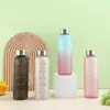 Tapa de acero inoxidable de 500ML vaso de plástico transparente botella de agua para estudiante botella de boca pequeña taza espacial 550ML LOGOTIPO de color