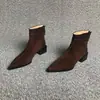 Botines Retro de Tacón Grueso para Mujer 2026 Tendencia Otoño/Invierno Nuevo Estilo Punta Fina Remache Cierre de Cremallera Trasera Botines de Moda para el Trabajo