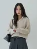 [Ou Fan] Suéter Soltinho com Gola de Tricô em Ponto Trançado e Decote V Macio e Aconchegante Estilo Coreano para Mulheres, Blusa em Camada Falsa de Duas Peças 11121