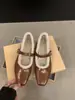 Sapatos de algodão felpudo, forrados com fleece e sola reta para outono e inverno, sapatos femininos, novo estilo 2025, bico quadrado, sapatos pretos Mary Jane para noite
