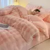 Juego de Cuatro Piezas de Piel de Conejo de Alta Gama Ropa de Cama de Terciopelo de Leche Engrosada Doble Cara Colcha de Invierno Funda de Edredón En Stock
