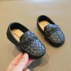 Sapatos de Couro Infantis 2025 Solado Macio Slip-On Sapatos de Lona para Meninos Estilo Coreano Sapatos Casuais Slip-On Respiráveis para Crianças de Tamanho Médio e Grande