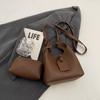 Bolsa pequena retrô da moda estilo Hong Kong 2024, nova chegada, bolsa de balde portátil de duas peças, bolsa transversal feminina com texto de outono