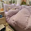 Conjunto de quatro peças de algodão puro com bolinhas, seguro para bebês Classe A, estilo ins fresco e simples, lençol de algodão puro, capa de edredom, roupa de cama para dormitório