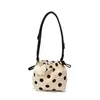 Bolso Cubo de Mano/Hombro Grande de Capacidad, Diseño Nicho Casual Simple de Lunares, Nuevo Primavera/Verano 2026