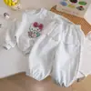 Lindo conjunto de bebê menina estilo cartoon novo para bebês de um ano, moda duas peças para primavera/outono