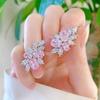 Pendientes con forma de flor de cerezo con diamantes rosas, diseño de nicho de diamantes de alto carbono para mujer, dulce regalo de celebridad de Internet, accesorios para pendientes de gran sentido