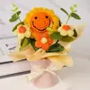 Cruzamento de Fronteiras Acabado Flor de Tricô Feita à Mão Fio Bouffant Rosa Simulada Ornamento de Mesa Presente de Feriado Venda por Atacado Balde de Abraço