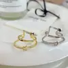 Clip de Oreja Elegante Francés de Alta Calidad Microincrustado de Tres Filas de Estrella de Cinco Puntas Estilo Frío Retro de Lujo Ligero Pendientes Versátiles Pendientes