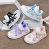 Tênis da Moda para Meninas 2026 Novo Modelo Primavera e Outono Sapatos Casuais Macios para Crianças Maiores e Estudantes Sapatos Brancos
