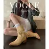 Estilo de blogger~2026 nuevas botas western de punta con tachuelas y correa cruzada, botines de tacón grueso con corte en V vintage desgastado para mujer