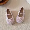 Sapatos infantis estilo coreano 2026, novos sapatos de couro brilhantes estilo princesa para primavera e outono para meninas, sapatilhas de sereia estilosas para meninas pequenas