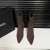 Botas de Cano Curto Femininas Salto Alto Bico Fino Camurça Preta Estilo Coreano 2026 Outono/Inverno Novas Meia-Calça Estileto Emagrecedoras Elásticas