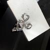 Horquilla de verano con lazo de metal plateado brillante de alta gama con clip pequeño y elegante para mujer