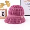 Sombrero para mujer de mediana edad y anciana otoño e invierno gorro de punto con felpa ala ancha gorro de punto para madre mayor protección contra el frío calidez sombrero de algodón