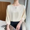 Camisa de cetim de acetato de alta qualidade com gola redonda e mangas de três quartos, textura fluida, estilo coreano de nicho, top liso simples e versátil para mulheres