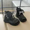 Botas femininas, nova coleção primavera e outono 2026, botas de couro infantis da moda com sola macia, botinhas florais e estilosas de princesa