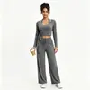 Conjunto de três peças de yoga e fitness estilo europeu e americano: calças largas e fluidas, alta elasticidade, amigáveis à pele, adequadas para Pilates, corrida e uso casual