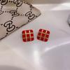 Nuevos pendientes elegantes cuadrados retro con nicho de aguja de plata S925, estilo coreano, estilo simple, pendientes de celebridades de Internet de moda.