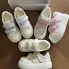Nicho Infantil Bolinhas Aumento de Altura Treinamento Alemão Meninas Primavera 2026 Novo Velcro Mágico Casual Versátil Sapatos Tipo Pão