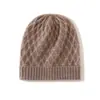 Cachemira Otoño/Invierno 2026 Nuevo para Mujer de Gama Alta Color Sólido Tejido de Punto Trenzado Protección para Orejas Cálido Moda Casual de Punto Plegable Gorro