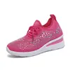 Novos Tênis Dad de Tricô com Strass Integral Fly-Knit para Mulheres, Sapatos de Caminhada com Solado Macio e Salto para Aumentar a Altura, Tênis Slip-On Respiráveis Brilhantes com Strass da Moda